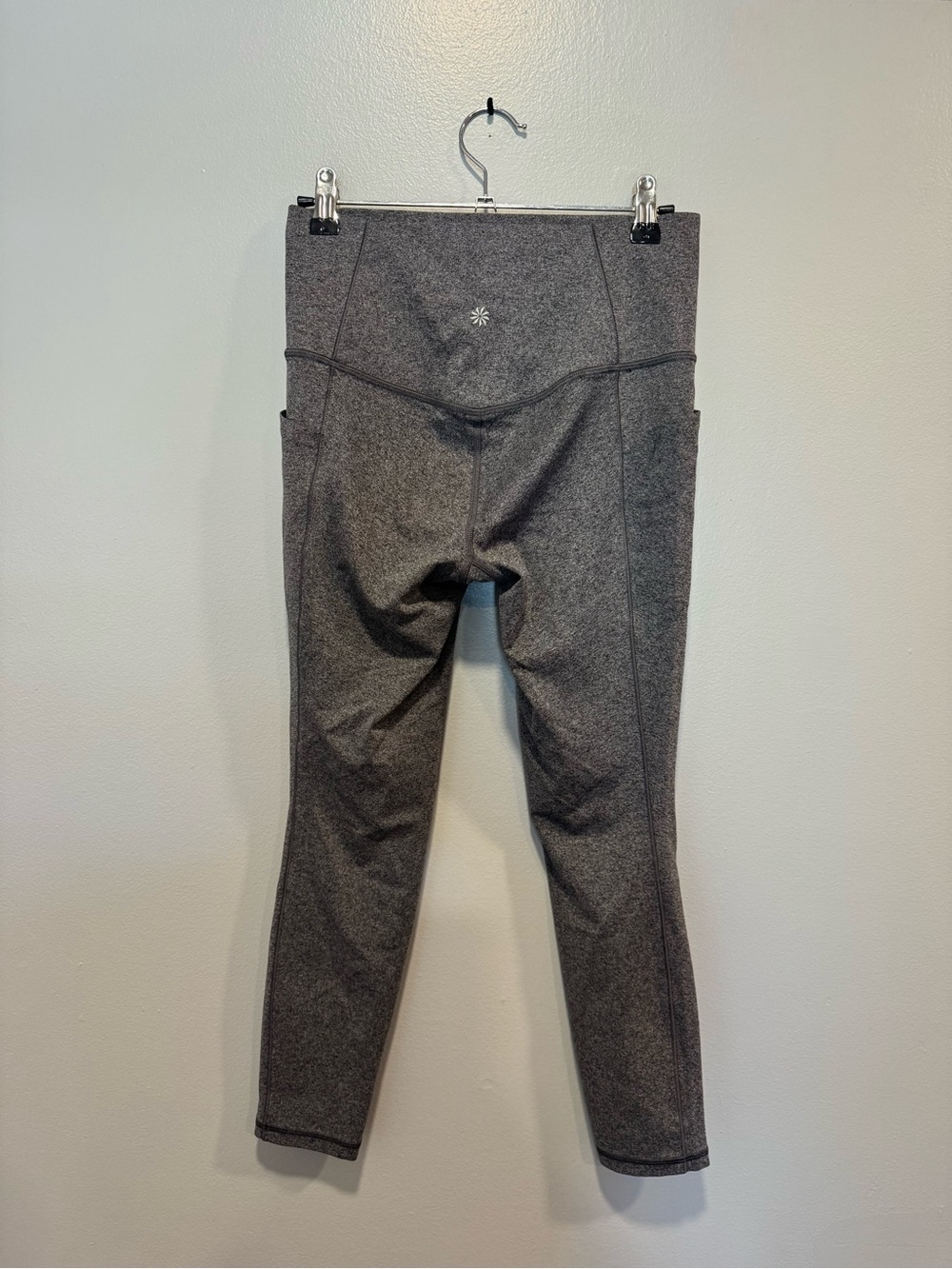 Athleta Salutation Stash Pocket II 7/8 Tight in Grey Size Small - Picture 3 of 8